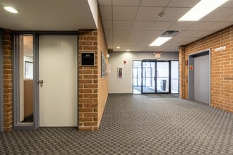 183 S Bloomingdale Rd, Bloomingdale, IL à louer Photo intérieure– Image 1 sur 11