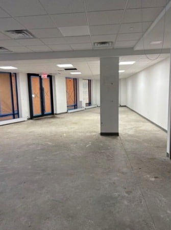 132-77 Metropolitan Avenue, Kew Gardens, NY à louer Photo intérieure– Image 1 sur 3