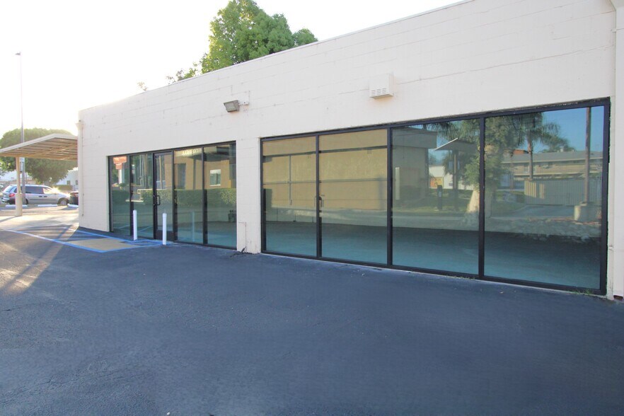 1844 W Glenoaks Blvd, Glendale, CA à louer - Photo de l’immeuble – Image 3 sur 4