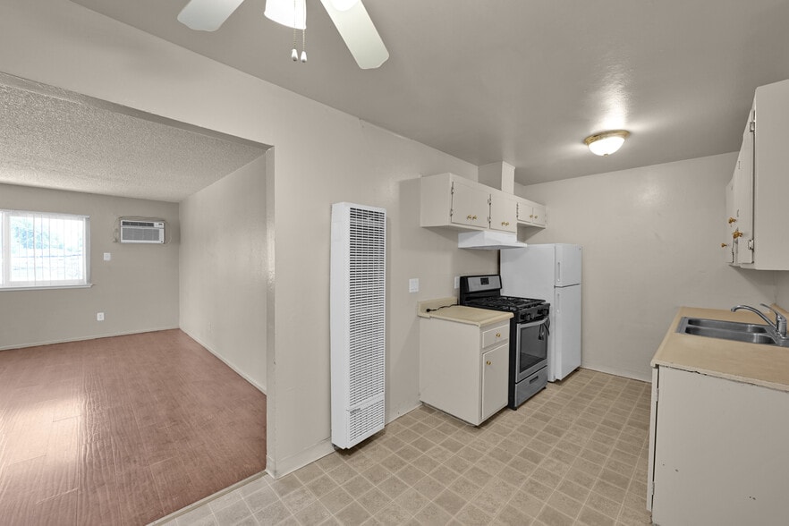 4549 Ashcroft Ave, Sacramento, CA à vendre - Photo de l’immeuble – Image 3 sur 15