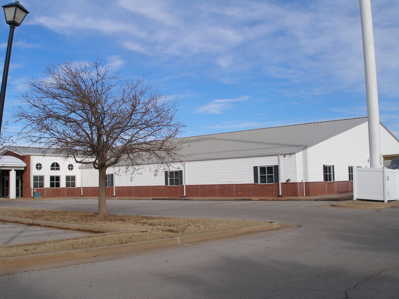 15500 Jeffersons Garden Ave, Edmond, OK à vendre - Photo de l’immeuble – Image 3 sur 6