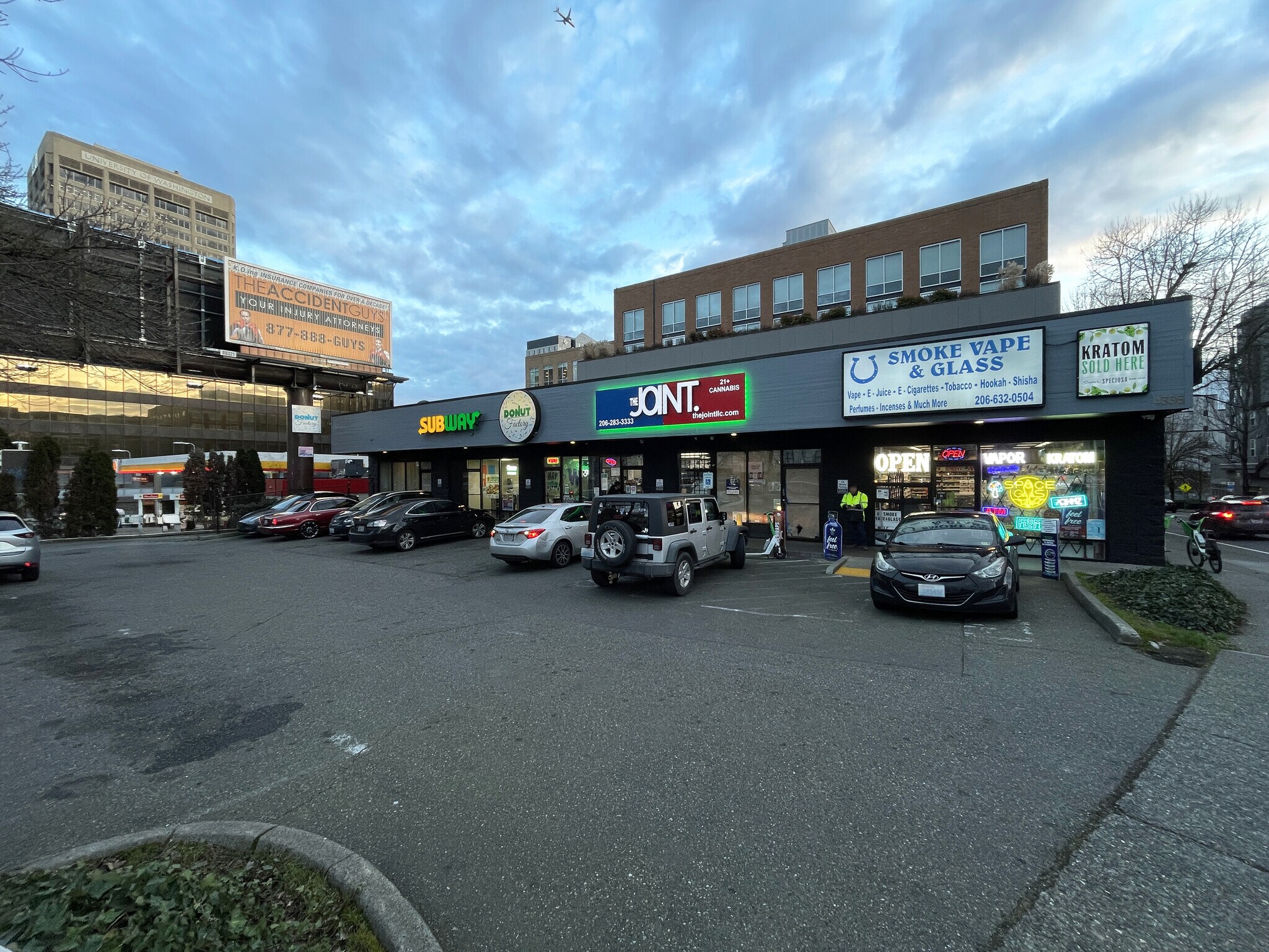 4336 Roosevelt Way NE, Seattle, WA à louer Photo principale– Image 1 sur 6