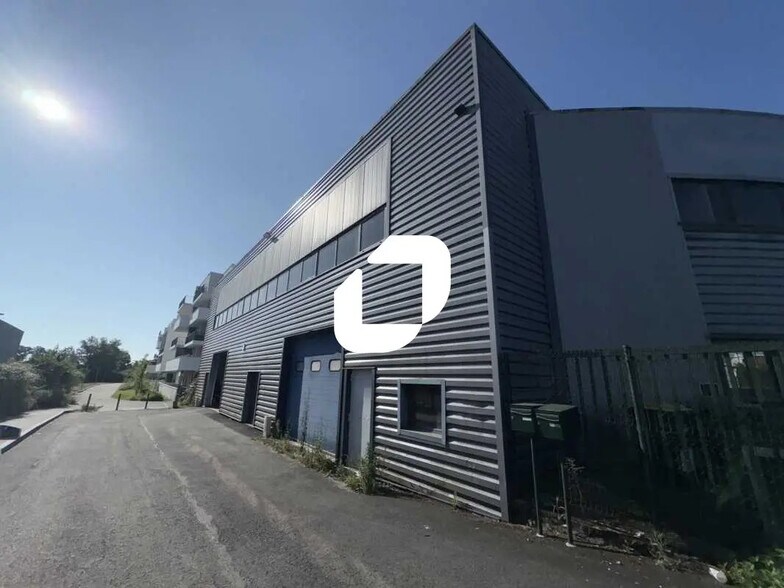 Local d’activités dans Lormont à louer - Photo de l’immeuble – Image 1 sur 12