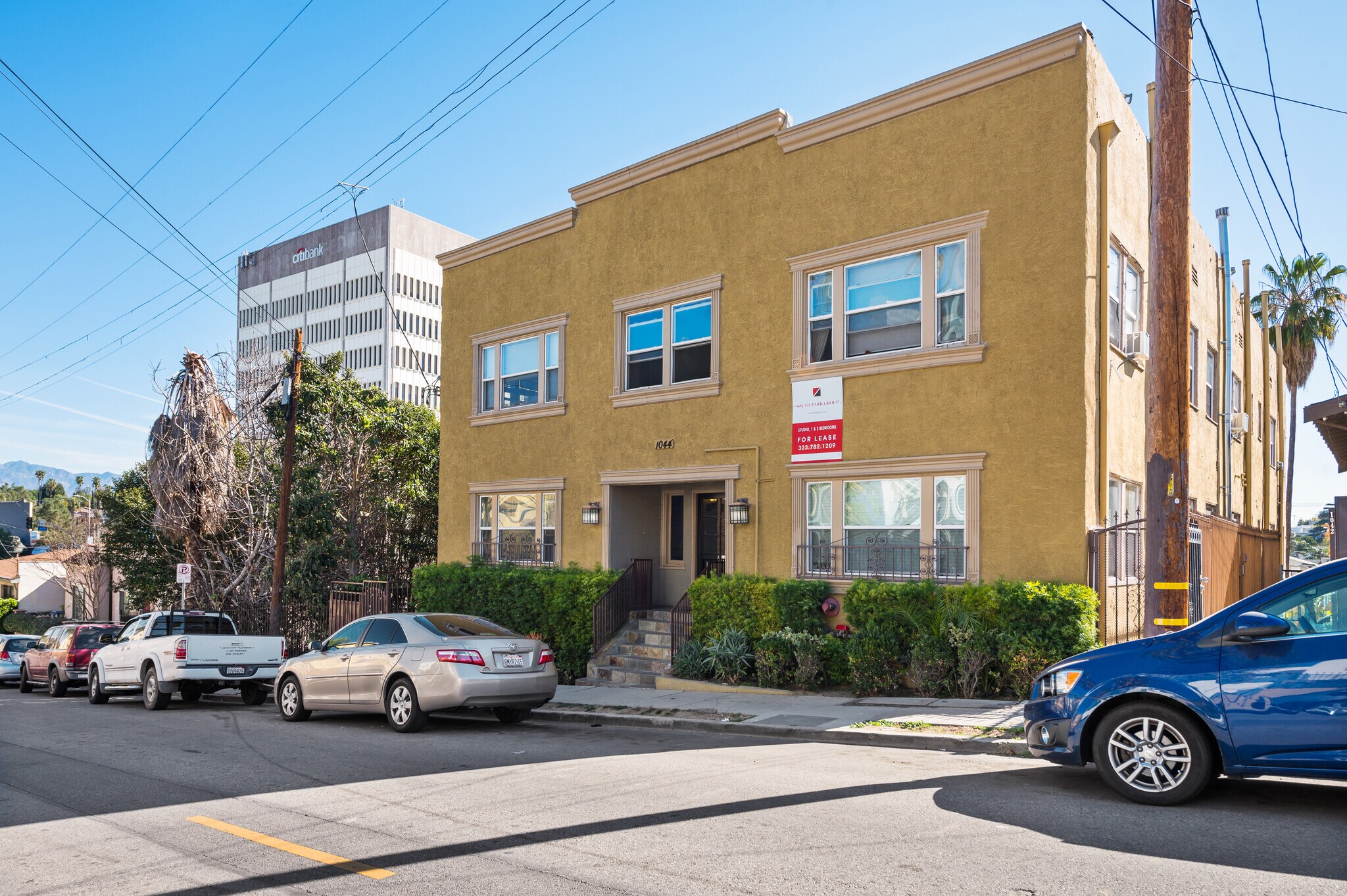 1044 N Bonnie Brae St, Los Angeles, CA à vendre Photo de l’immeuble– Image 1 sur 6