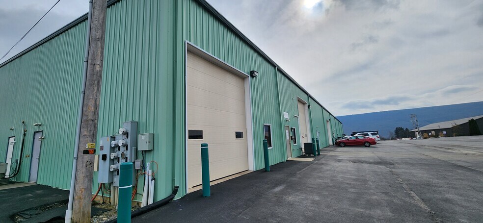 244 Grey Fox Dr, Montoursville, PA à vendre - Photo de l’immeuble – Image 2 sur 5