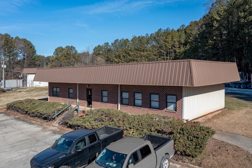 51 Hickory Springs Ind Dr, Holly Springs, GA à louer - Photo de l’immeuble – Image 2 sur 6