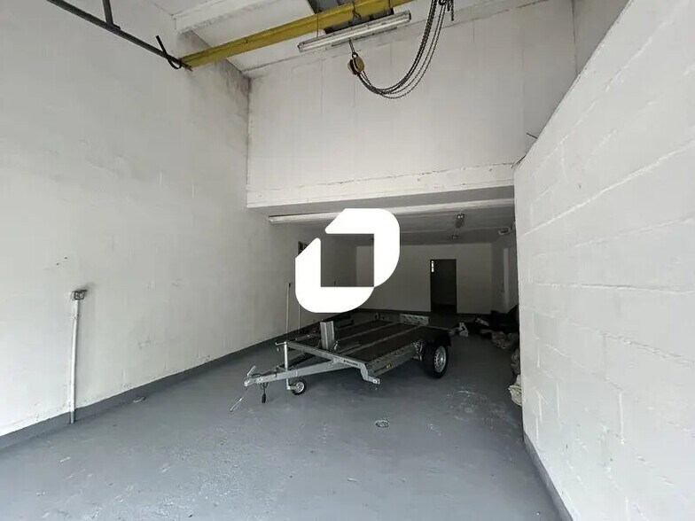 Local d’activités dans Saint-Witz à louer - Photo intérieure – Image 2 sur 12