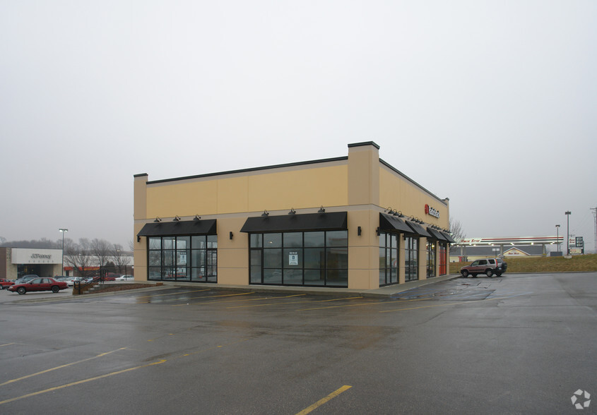 2500 S Center St, Marshalltown, IA à louer - Photo de l’immeuble – Image 3 sur 5