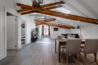 1402 Queen St E, Toronto, ON à louer Photo intérieure– Image 1 sur 9