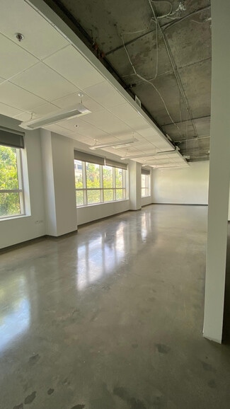Plus de détails pour 3250-3260 NE 1st Ave, Miami, FL - Bureau à louer