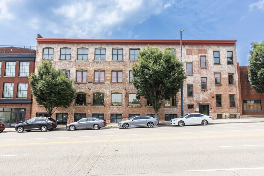 532 Reading Rd, Cincinnati, OH à louer - Photo de l’immeuble – Image 1 sur 11
