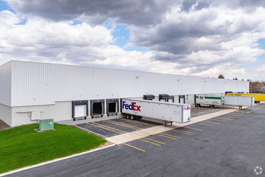 6461 Snowdrift Rd, Allentown, PA à louer - Photo de l’immeuble – Image 3 sur 6