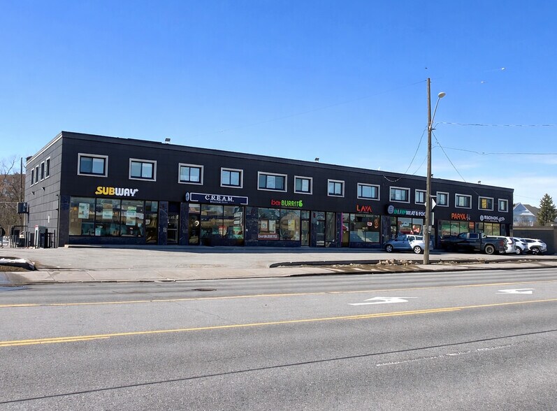 14810 Yonge St, Aurora, ON à vendre - Photo de l’immeuble – Image 3 sur 9
