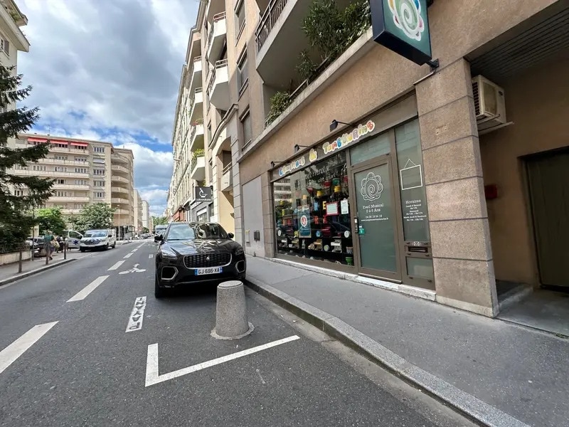Local commercial dans Lyon à louer Photo de l’immeuble– Image 1 sur 4