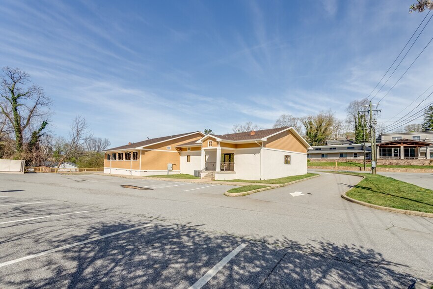 138 N Main St, Canton, NC à vendre - Photo de l’immeuble – Image 3 sur 35