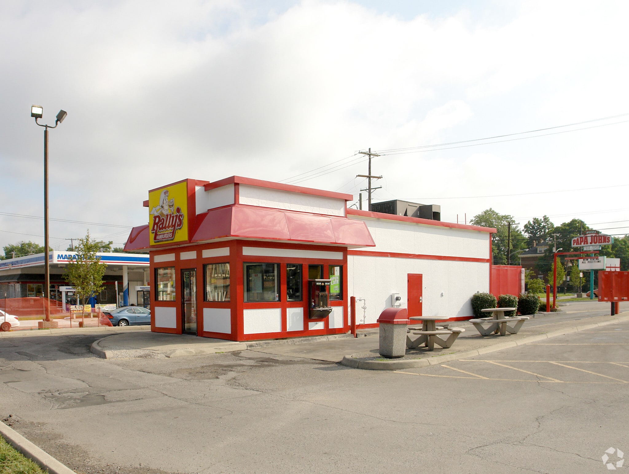 2556 N High St, Columbus, OH à louer Photo principale– Image 1 sur 4