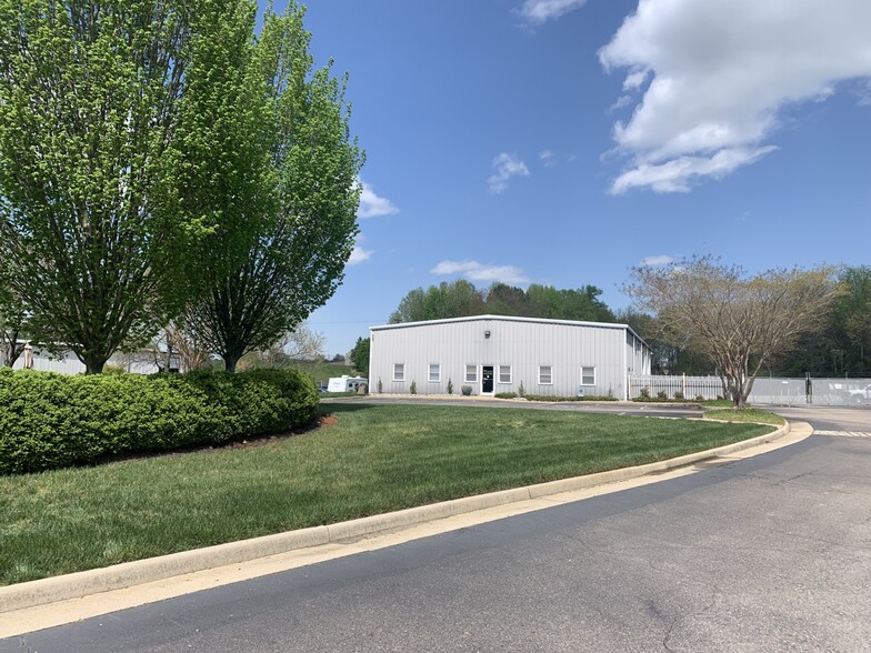 1820 Ruffin Mill Cir, Colonial Heights, VA à louer - Photo de l’immeuble – Image 3 sur 7
