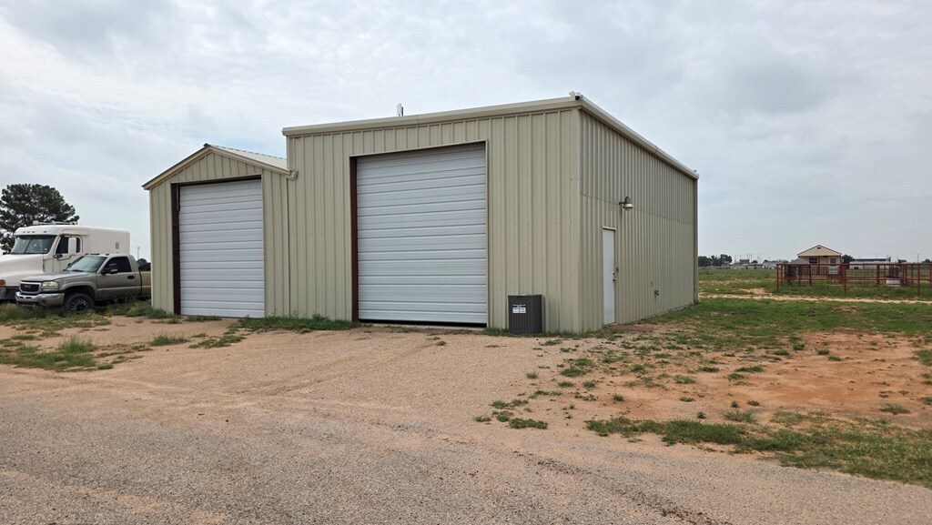 2701-B S County Road 135, Midland, TX à louer Photo de l’immeuble– Image 1 sur 13