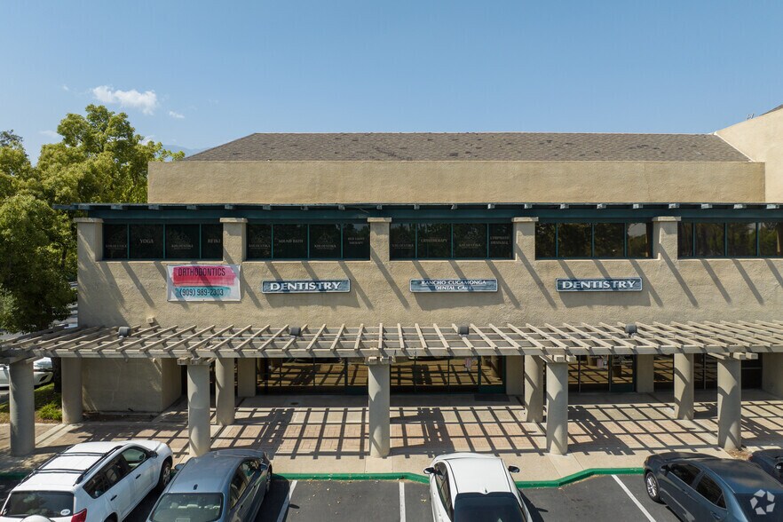 10470 Foothill Blvd, Rancho Cucamonga, CA à louer - Photo de l’immeuble – Image 3 sur 6