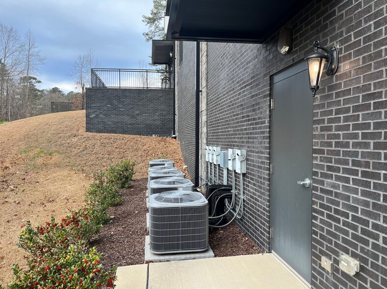 4550 Preslyn Dr, Raleigh, NC à louer - Photo de l’immeuble – Image 2 sur 5