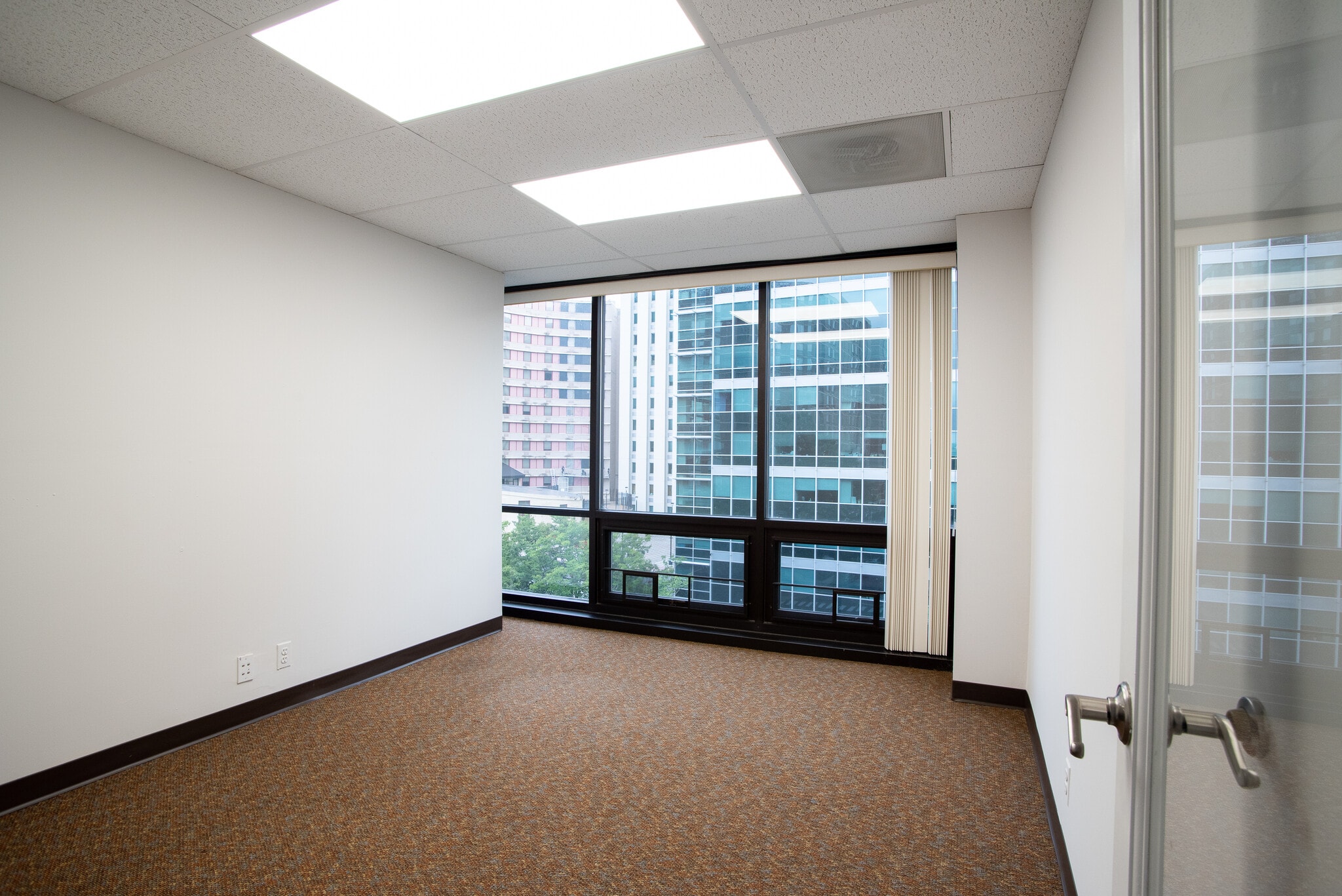 8730 Georgia Ave, Silver Spring, MD à louer Photo intérieure– Image 1 sur 7