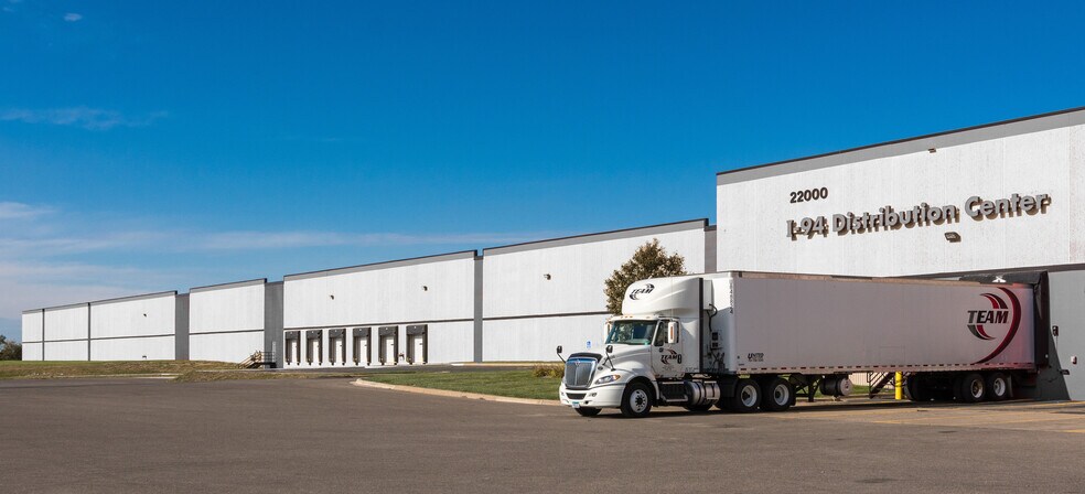 22000 Industrial Blvd, Rogers, MN à louer - Photo de l’immeuble – Image 2 sur 4