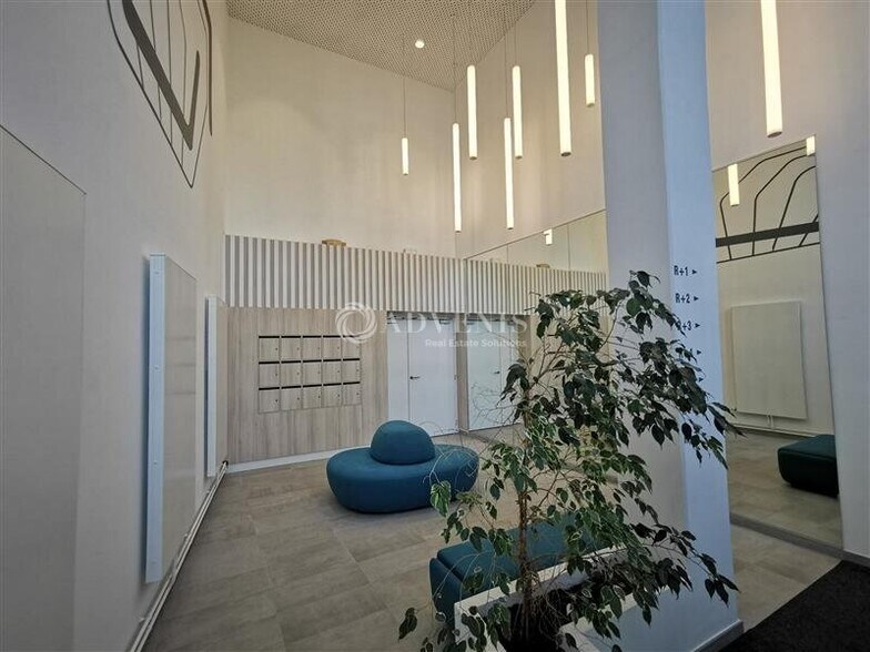 Bureau dans Lille à louer - Hall d’entrée – Image 2 sur 7
