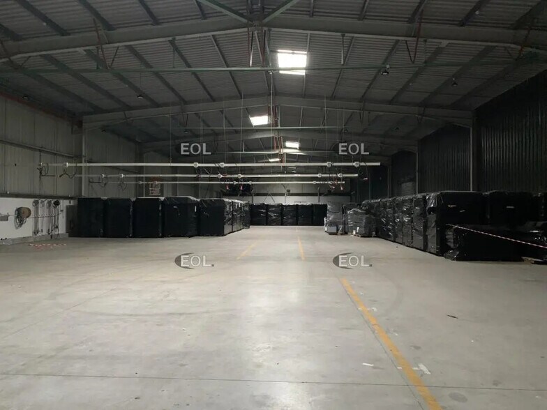 Industriel/Logistique dans Bollène à vendre - Photo de l’immeuble – Image 2 sur 8