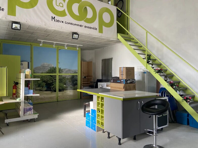 530 Avenue Des Templiers, Aubagne à louer - Photo de l’immeuble – Image 1 sur 5