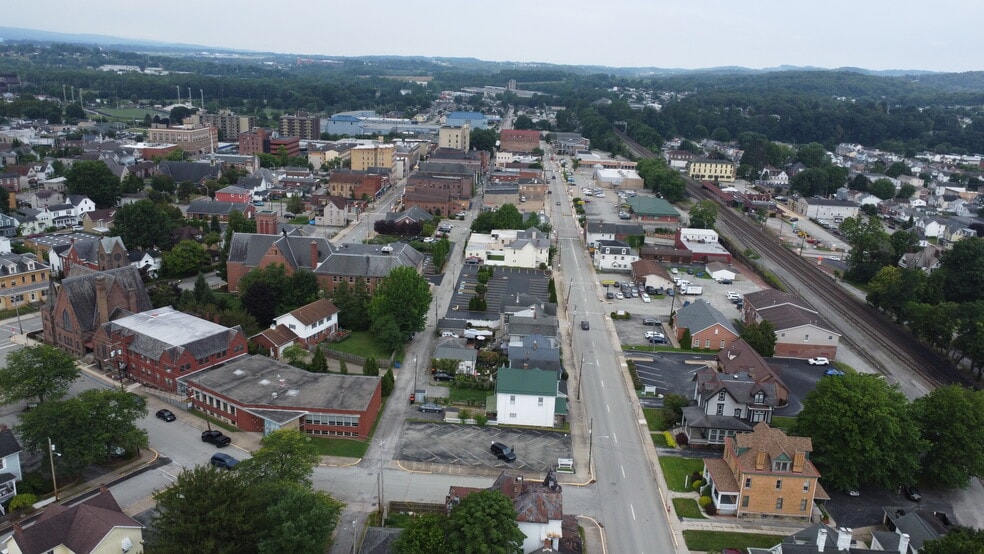 438 Depot St, Latrobe, PA à louer - Photo de l’immeuble – Image 2 sur 15