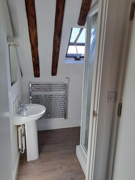 75 High St, Newport Pagnell à vendre - Photo de l’immeuble – Image 2 sur 11