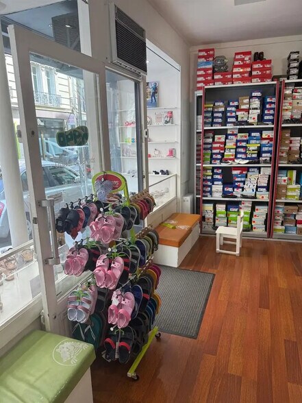 Local commercial dans Paris à louer - Photo de l’immeuble – Image 1 sur 4
