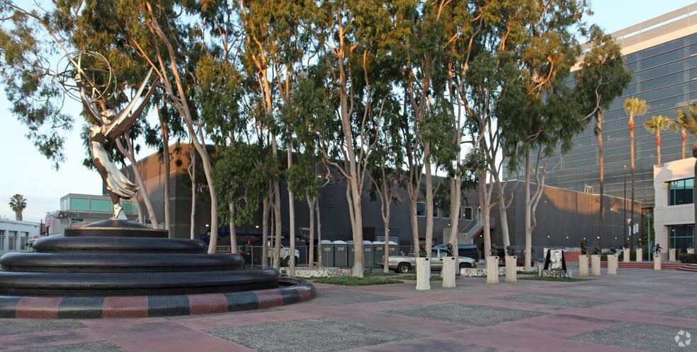 5240 Lankershim Blvd, North Hollywood, CA à louer - Photo de l’immeuble – Image 3 sur 14