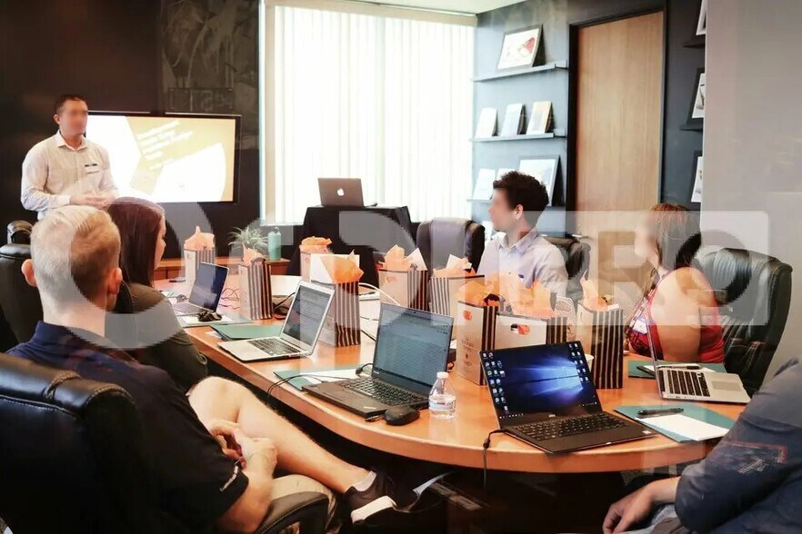 Local commercial dans Castries à vendre - Photo de l’immeuble – Image 2 sur 6