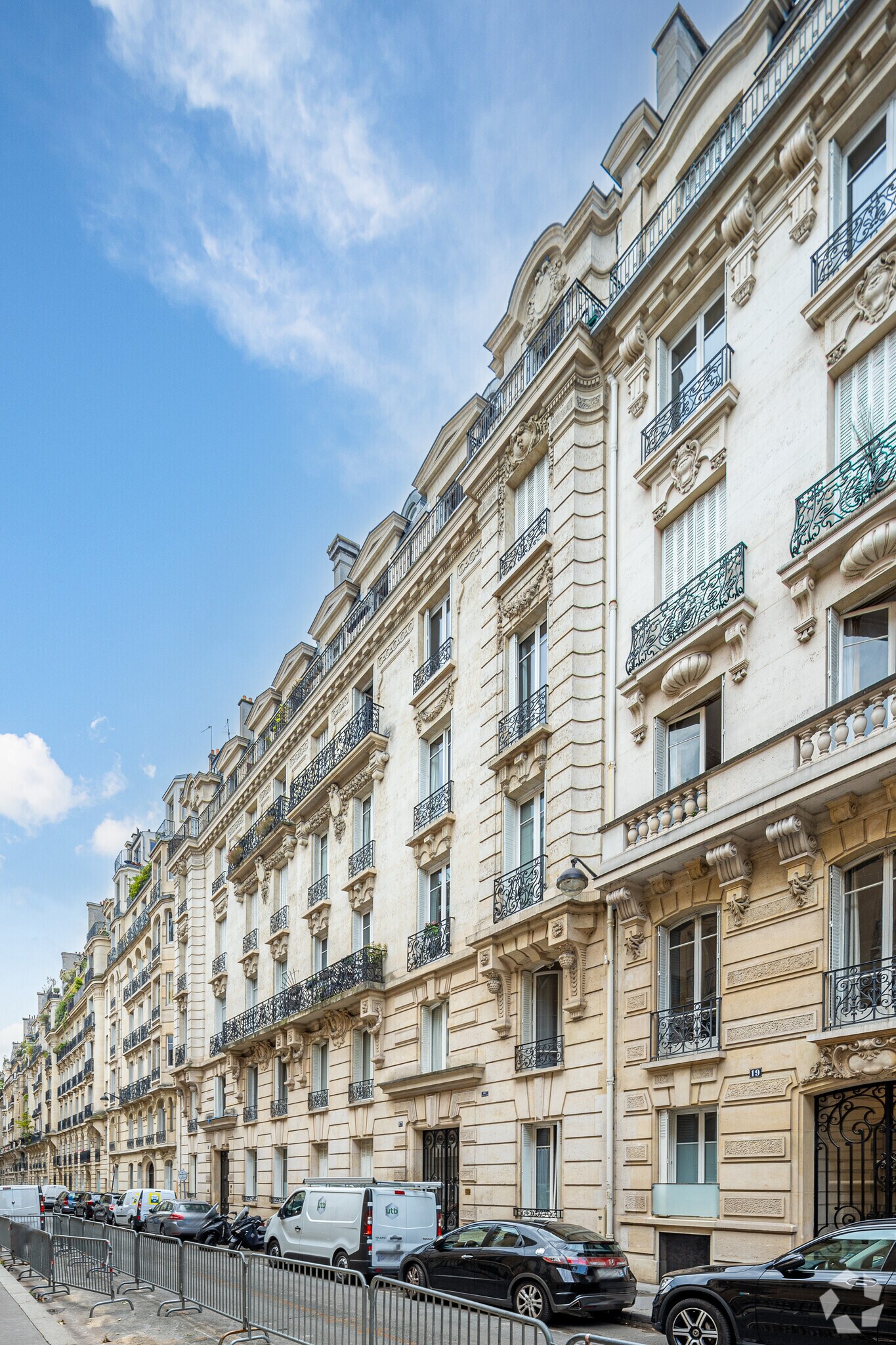 Immeuble residentiel dans Paris à vendre Photo principale– Image 1 sur 2
