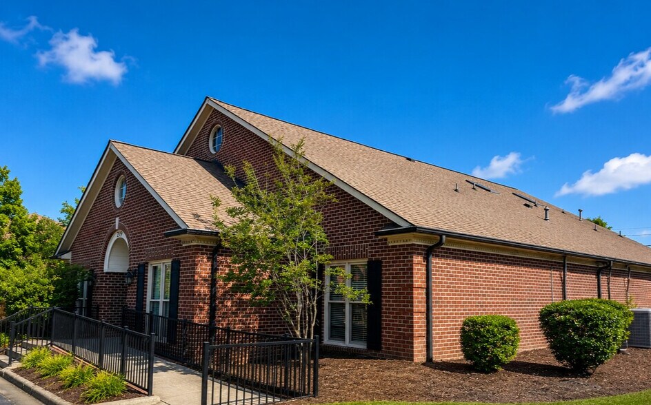 219 Le Phillip Ct, Concord, NC à louer - Photo de l’immeuble – Image 3 sur 30