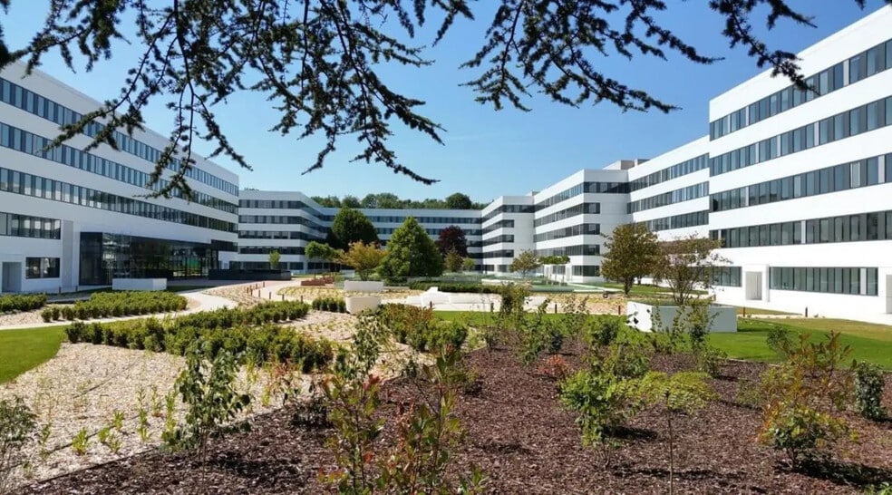 Bureau dans Le Plessis-Robinson à louer - Photo de l’immeuble – Image 3 sur 9