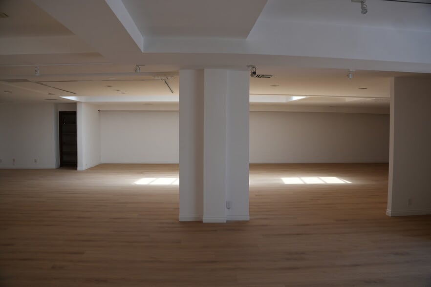 261 N Robertson Blvd, Beverly Hills, CA à vendre - Photo de l’immeuble – Image 3 sur 18