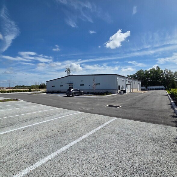8499 Tom Chittum loop, New Port Richey, FL à vendre - Photo de l’immeuble – Image 2 sur 25