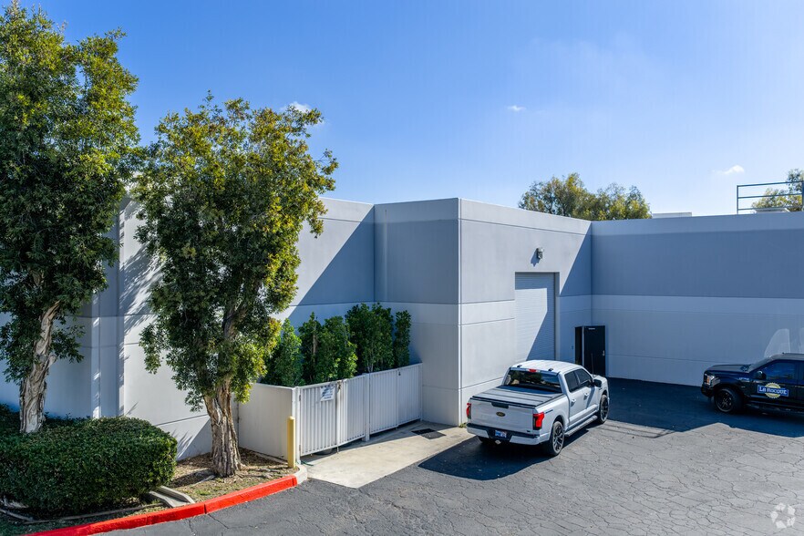 9077 Arrow Route, Rancho Cucamonga, CA à vendre - Photo de l’immeuble – Image 3 sur 5