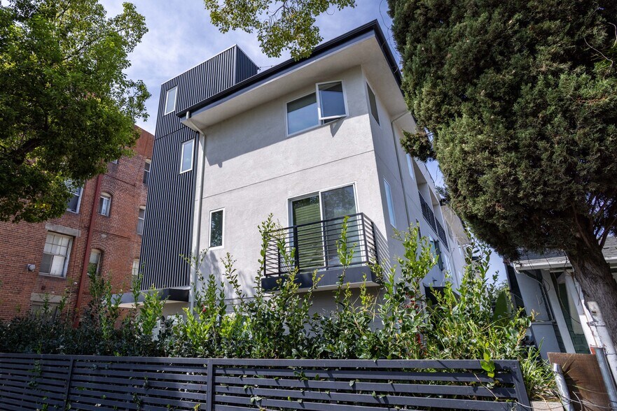 1035 N Serrano Ave, Los Angeles, CA à vendre - Photo de l’immeuble – Image 2 sur 36