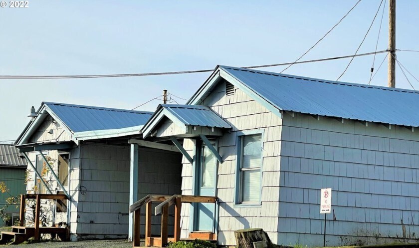 230 NW Main St, Winston, OR à vendre Photo principale– Image 1 sur 16