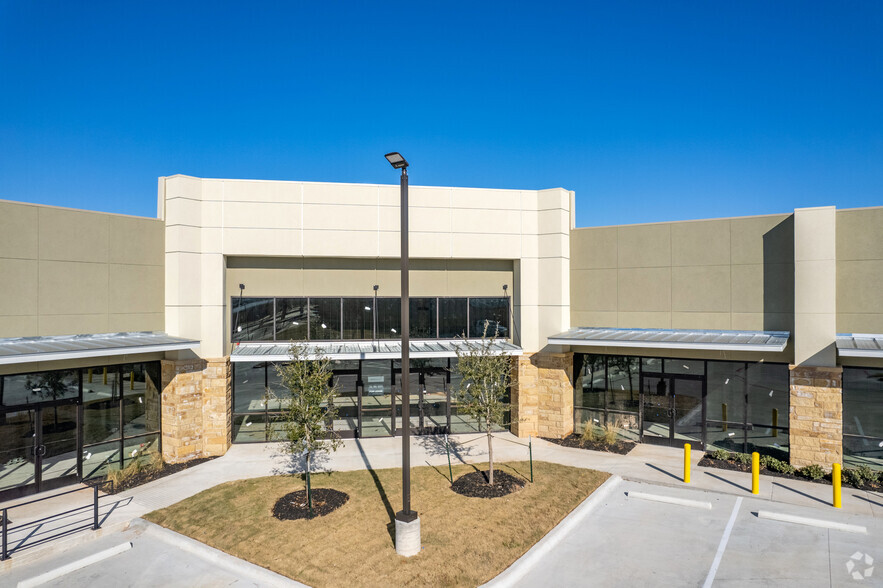 1300 W Pflugerville Pkwy, Round Rock, TX à louer - Photo de l’immeuble – Image 2 sur 8