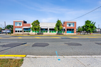 343 S Broad St, Woodbury, NJ à louer Photo de l’immeuble– Image 1 sur 15