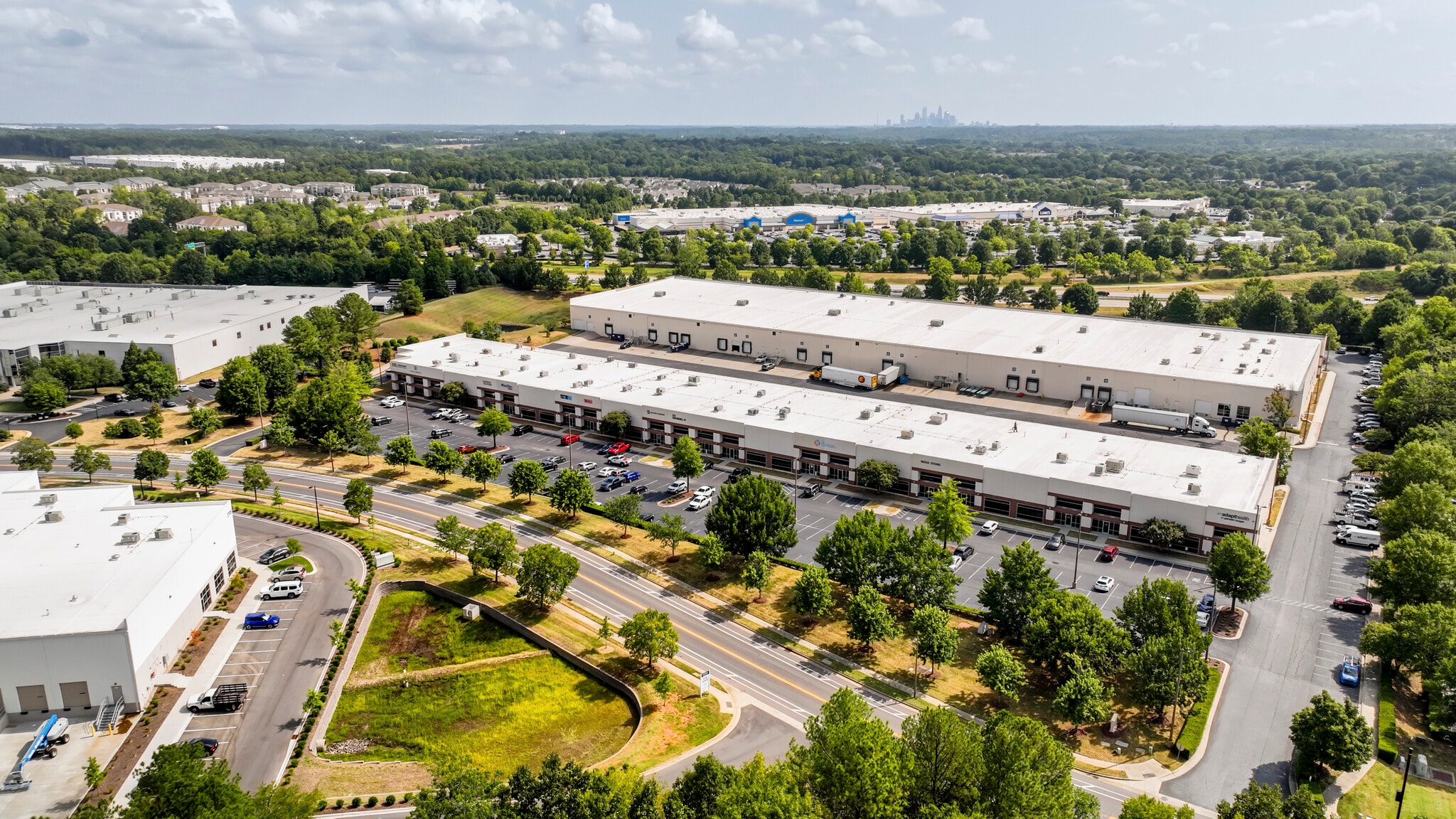 2520 Whitehall Park Dr, Charlotte, NC à louer Aérien– Image 1 sur 2