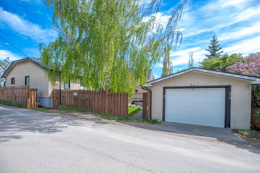 313 Ross Av, Cochrane, AB à vendre - Photo de l’immeuble – Image 3 sur 48