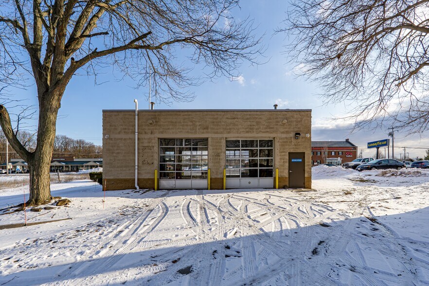 1704 Us-9, Clifton Park, NY à vendre - Photo de l’immeuble – Image 2 sur 7