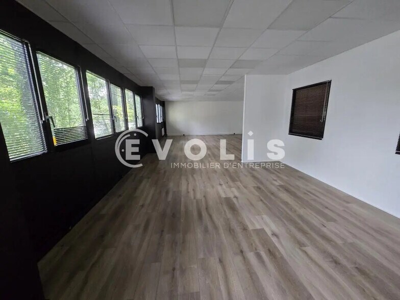 Bureau dans Villebon-sur-Yvette à louer - Photo de l’immeuble – Image 2 sur 8