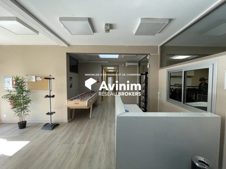 Bureau dans Vitrolles à louer - Photo de l’immeuble – Image 2 sur 3