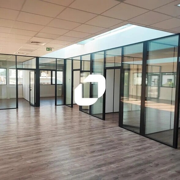 Bureau dans Bry-sur-Marne à louer - Photo de l’immeuble – Image 1 sur 11